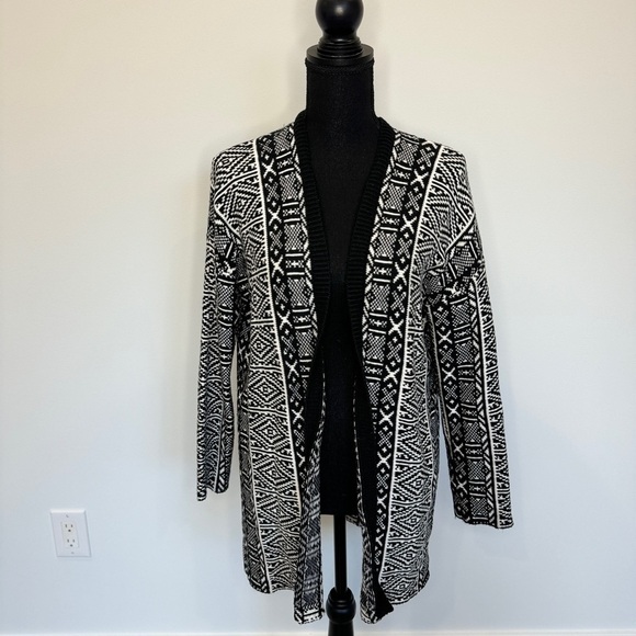 Old Navy Black & White Aztec Cotton Knit Front Open Cardigan (Small) - Picture 2 of 6